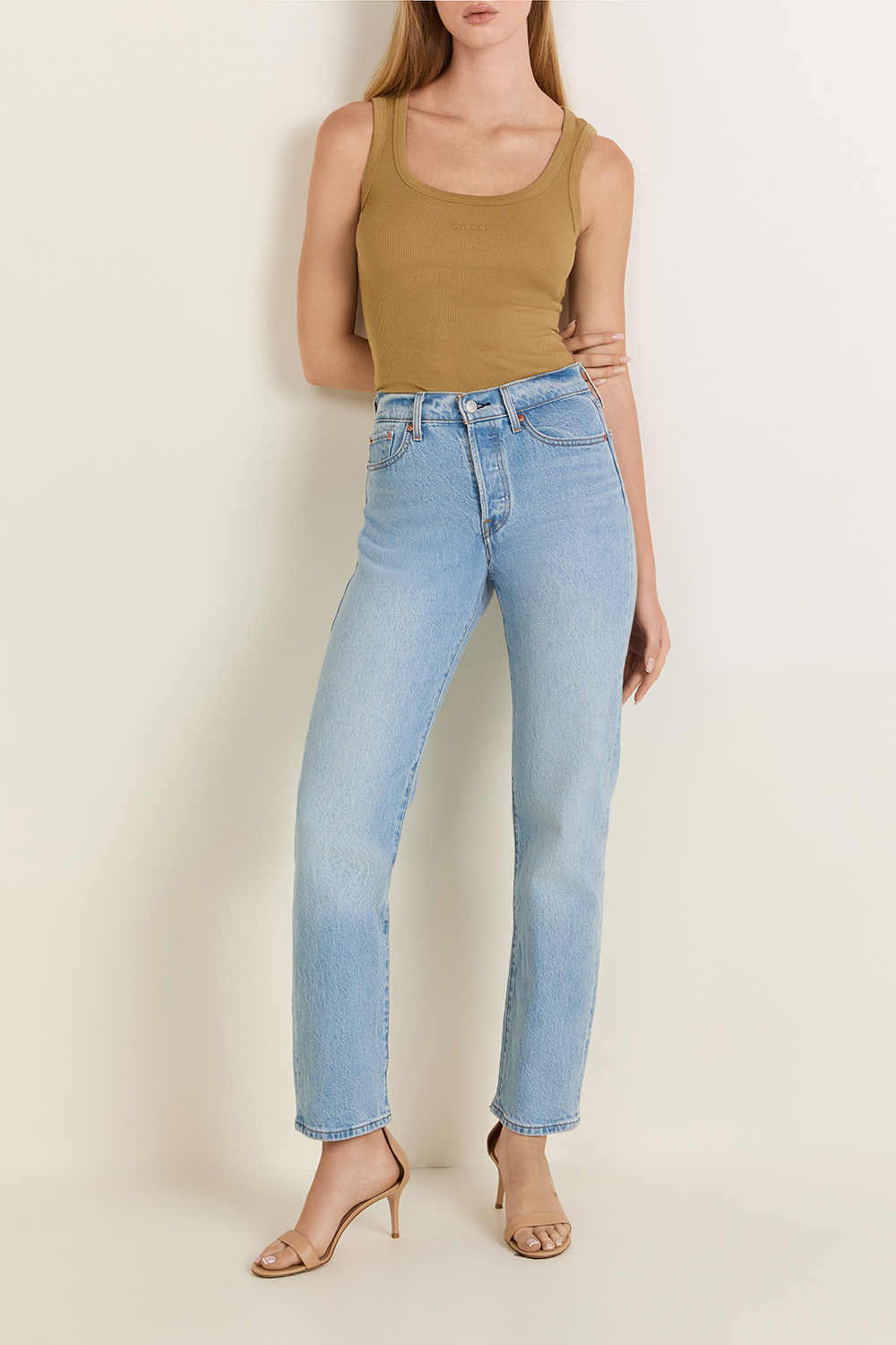 תמונת כל הלוק של גופיית ריב